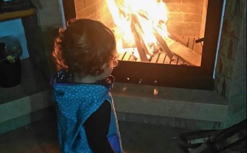Cómo instalar una puerta de chimenea