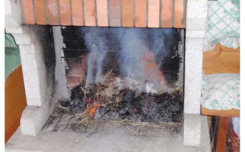¿Por qué razón el humo se va para afuera en una chimenea?