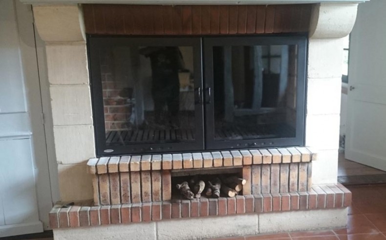 ¿Qué normativa debe cumplir una chimenea?